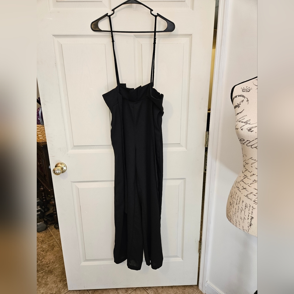 SHEIN Women's Black Wide Legged Pants with Straps Very cute Size XL